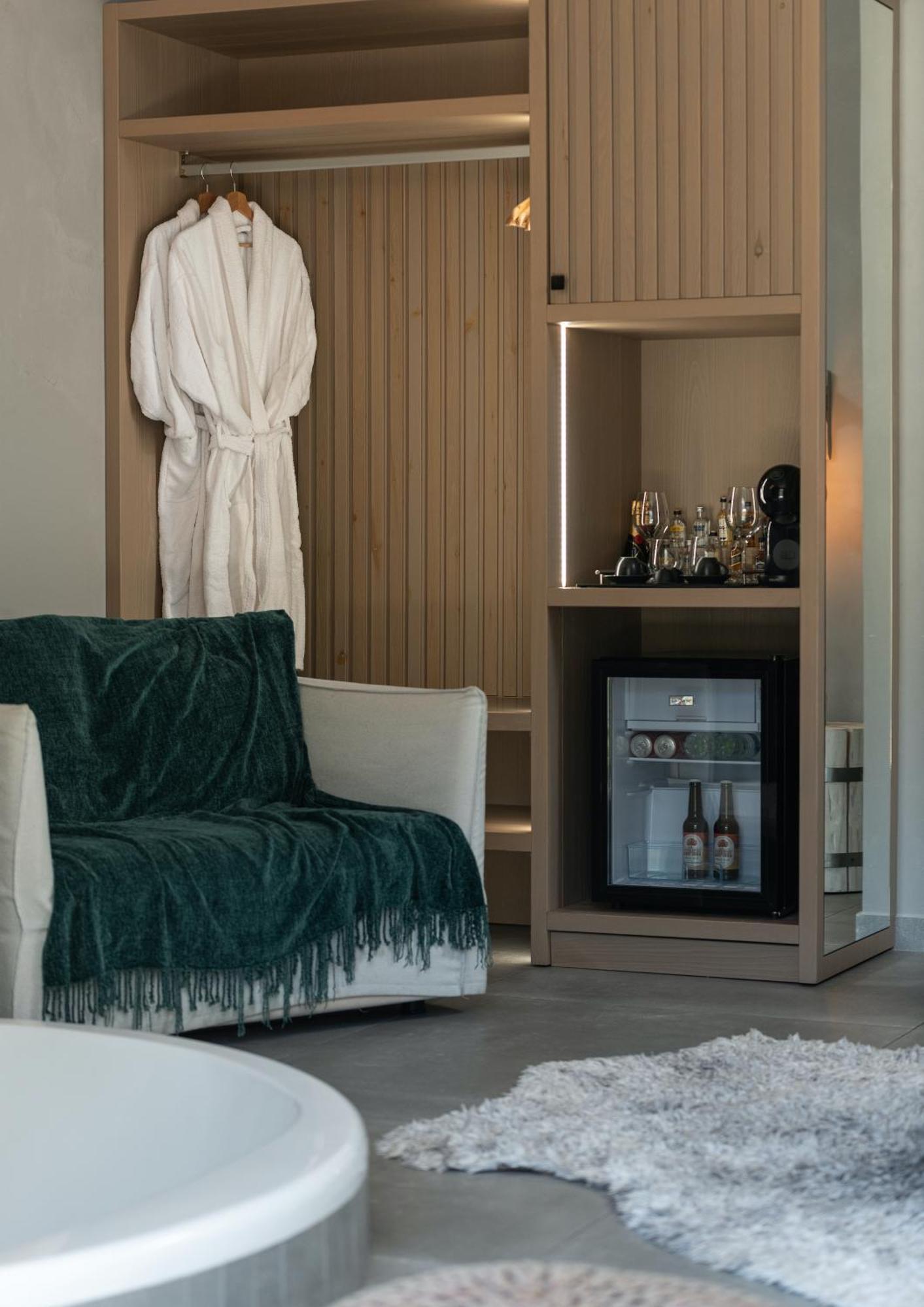 Evora Luxury Suites Mega Chorio Экстерьер фото